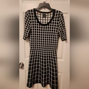 Gabby Skye Black and Cream Grid Long Sleeve Dress